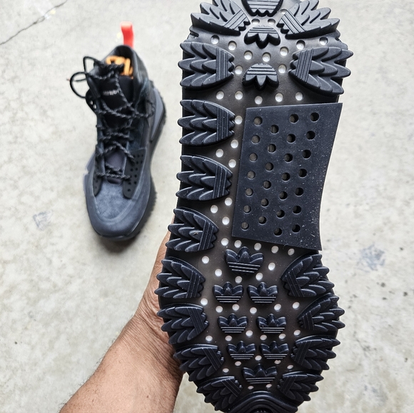 🩸NWT Adidas Pharrell HU NMD Shoes, sz 9.5 - Picture 4 of 11